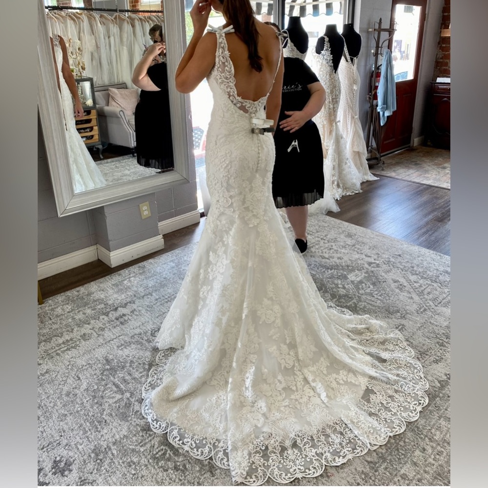 NEVER WORN Carrafina Wedding Dress